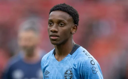 Shakhtar Donetsk mantém interesse em Gabriel Mec, e Grêmio observa movimentação nos bastidores