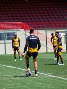 São Paulo: Crespo relaciona todos os jogadores para a semifinal após treino decisivo
