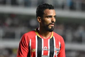 São Paulo: Danielzinho é desfalque contra o Coritiba devido a problema físico São Paulo: Danielzinho é desfalque contra o Coritiba devido a problema físico