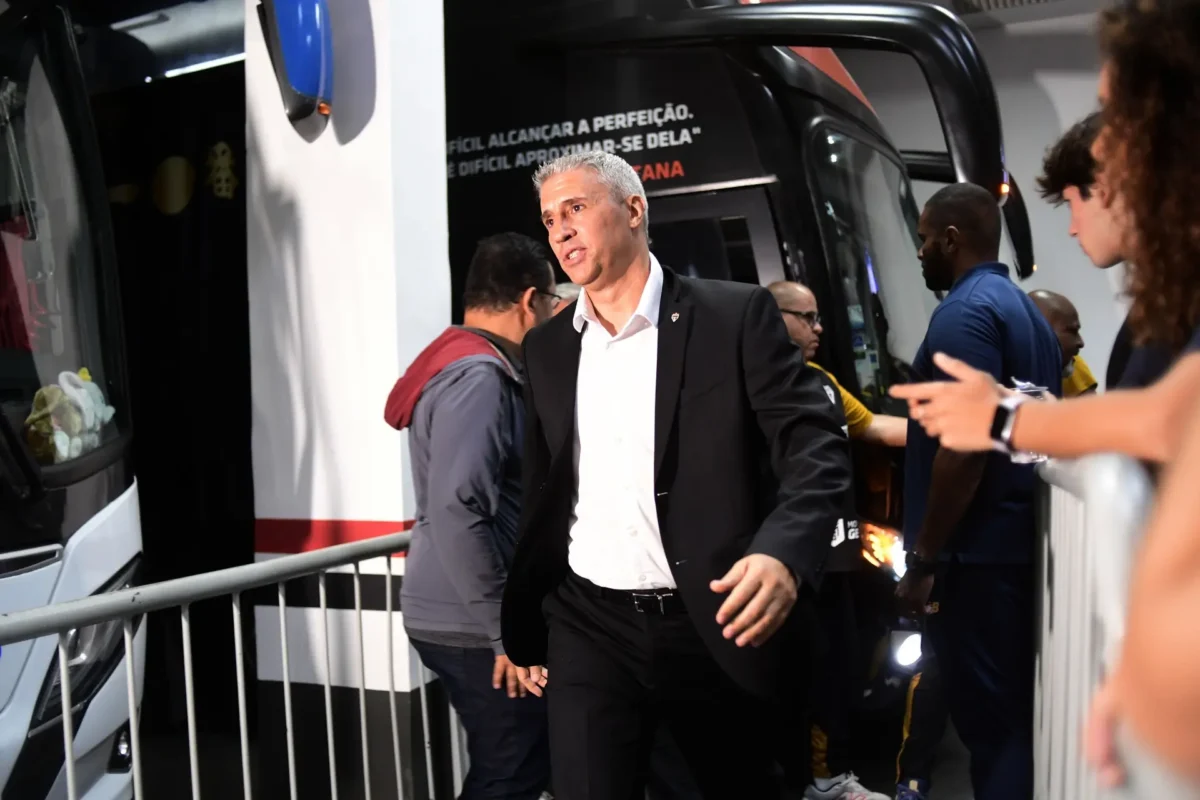 São Paulo disputa quarto clássico em 2026 em cenário de instabilidade política e busca por evolução.