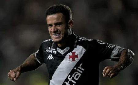 São Paulo demonstra interesse em Philippe Coutinho, mas valores elevados dificultam a contratação. São Paulo demonstra interesse em Philippe Coutinho, mas valores elevados dificultam a contratação.