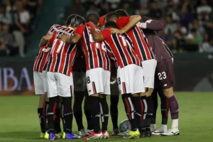 São Paulo exibe força de elenco e se consolida na liderança do Brasileirão