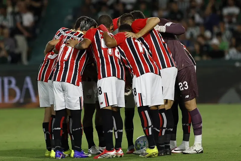 São Paulo exibe força de elenco e se consolida na liderança do Brasileirão São Paulo exibe força de elenco e se consolida na liderança do Brasileirão