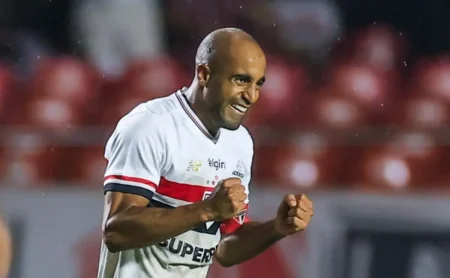 São Paulo mantém calma e não apressa renovação de Lucas e Calleri