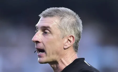 São Paulo questiona ausência de expulsão de Zé Rafael e busca empate com Calleri na Vila