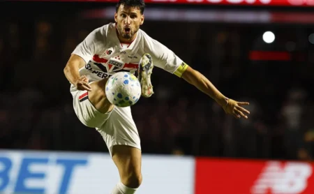 São Paulo supera o Grêmio, defende pênalti e estende invencibilidade