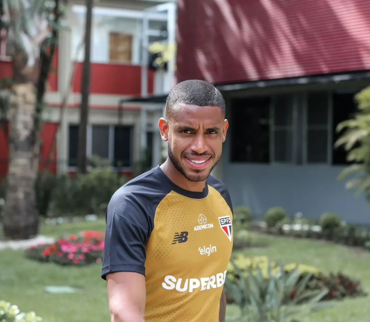 São Paulo treina sem Bobadilla; André Silva se aproxima do retorno