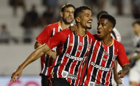 São Paulo vence Ponte Preta e avança às quartas do Paulistão São Paulo vence Ponte Preta e avança às quartas do Paulistão