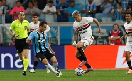 São Paulo x Grêmio: IA aponta vitória do time de Lucas Moura