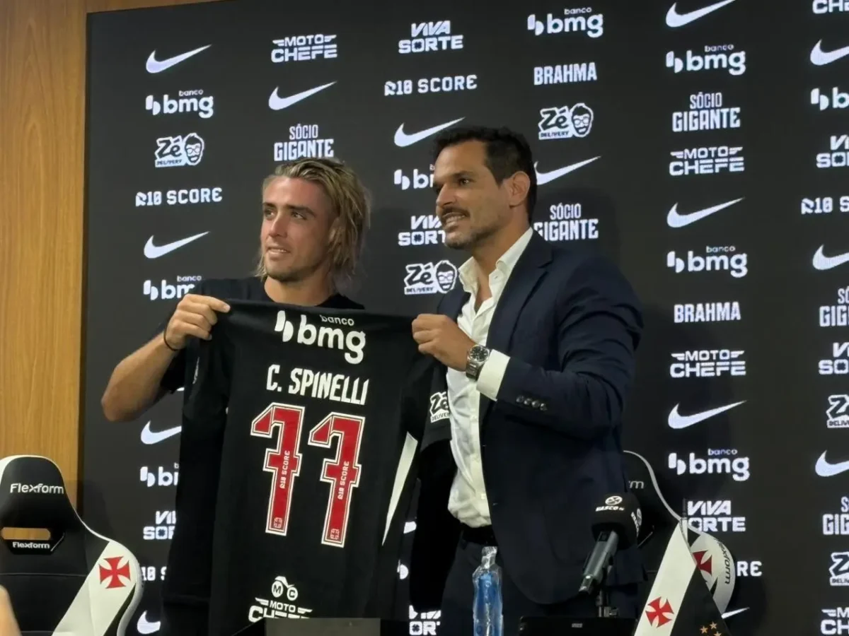 Spinelli é apresentado pelo Vasco e justifica escolha do número de Rayan: "Que venha com muitos gols"