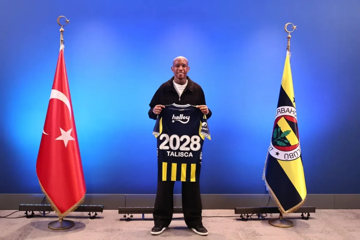 Talisca renova com o Fenerbahçe por dois anos, apesar do interesse de clubes brasileiros.