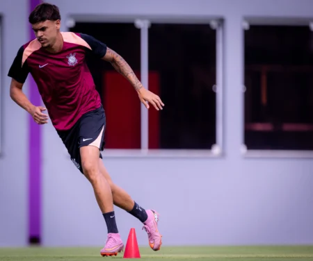 Tchoca busca reafirmação no Corinthians após negociação frustrada na Itália