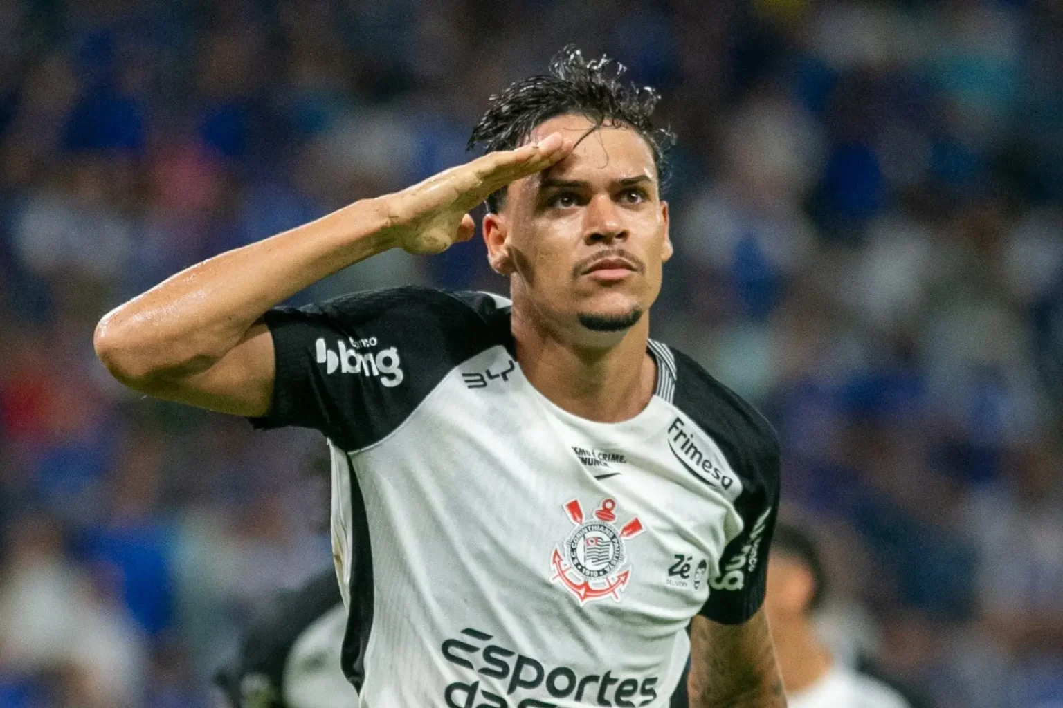 Tchoca celebra gol em empate do Corinthians após veto na Itália: "Para lavar a alma"