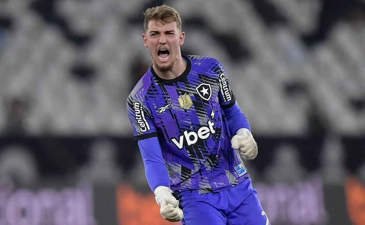 Técnico Martín Anselmi elogia Léo Linck e mantém disputa pela titularidade no gol do Botafogo Técnico Martín Anselmi elogia Léo Linck e mantém disputa pela titularidade no gol do Botafogo