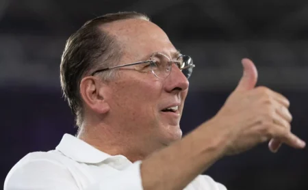 Textor divulga valores milionários do investimento no Botafogo e alerta sobre sua complexidade: "Primeira parcela de R$ 147 milhões"