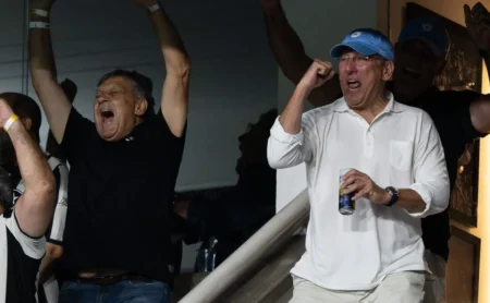 Textor promete investimento bilionário no Botafogo para sanar crise financeira em 2026