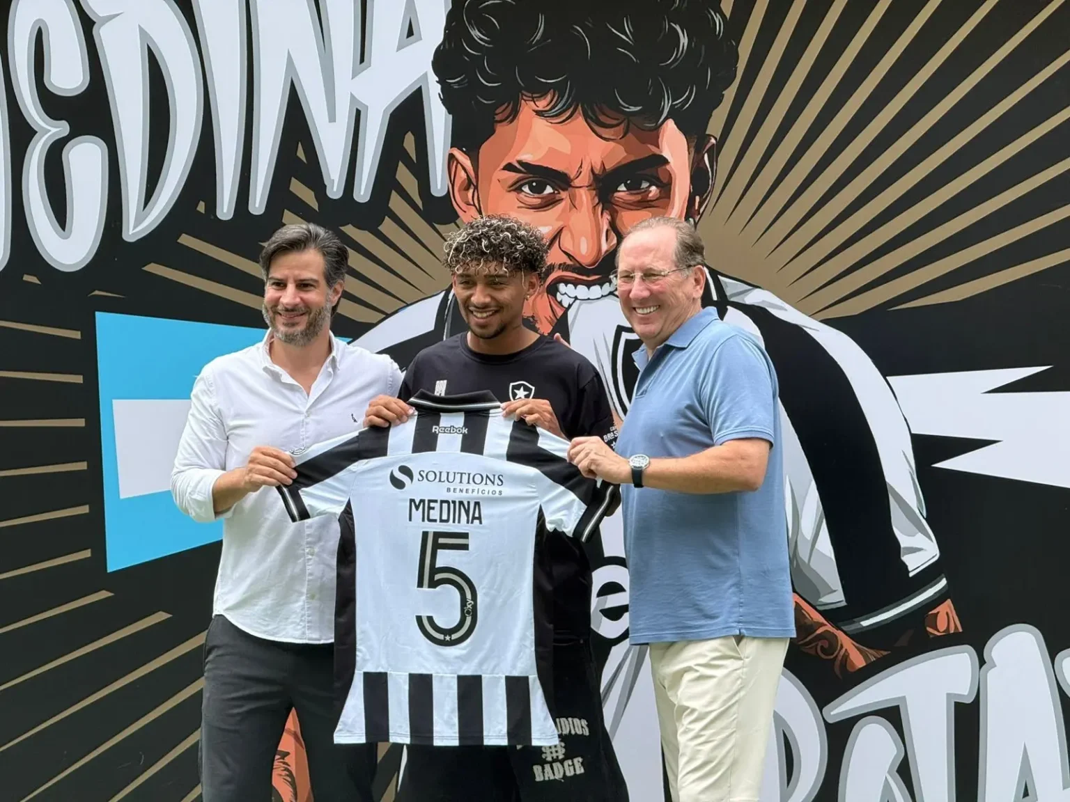 Textor revela indicação de Almada e afirma que Botafogo tentava contratar Medina há dois anos