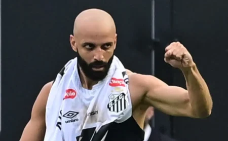 Thaciano aposta em convocação de Ancelotti para a Copa do Mundo e elogia Neymar, do Santos. Thaciano aposta em convocação de Ancelotti para a Copa do Mundo e elogia Neymar, do Santos.