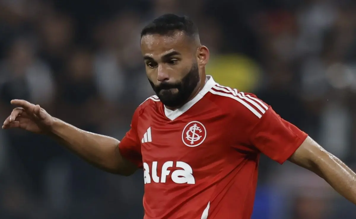 Thiago Maia descarta ida para o Santos e se manifesta sobre especulações com o Internacional Thiago Maia descarta ida para o Santos e se manifesta sobre especulações com o Internacional