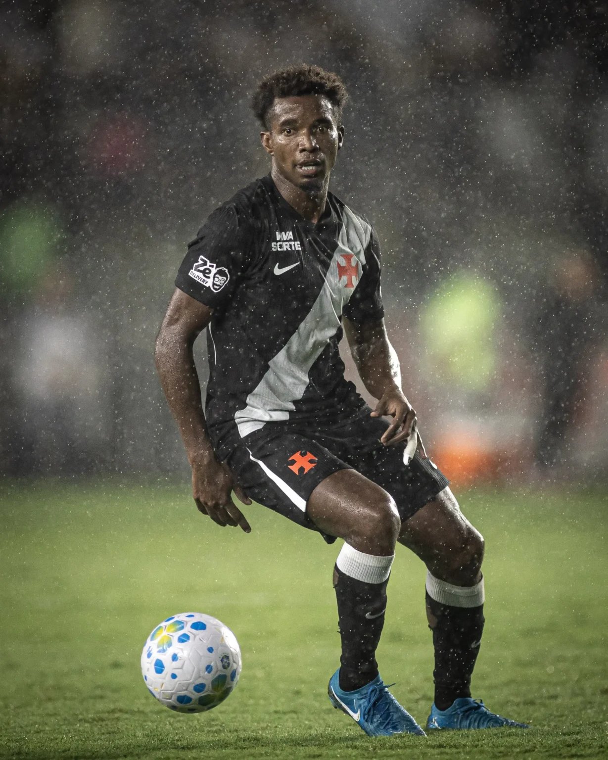 Thiago Mendes se consolida como peça-chave de Diniz no Vasco e conquista a torcida Thiago Mendes se consolida como peça-chave de Diniz no Vasco e conquista a torcida