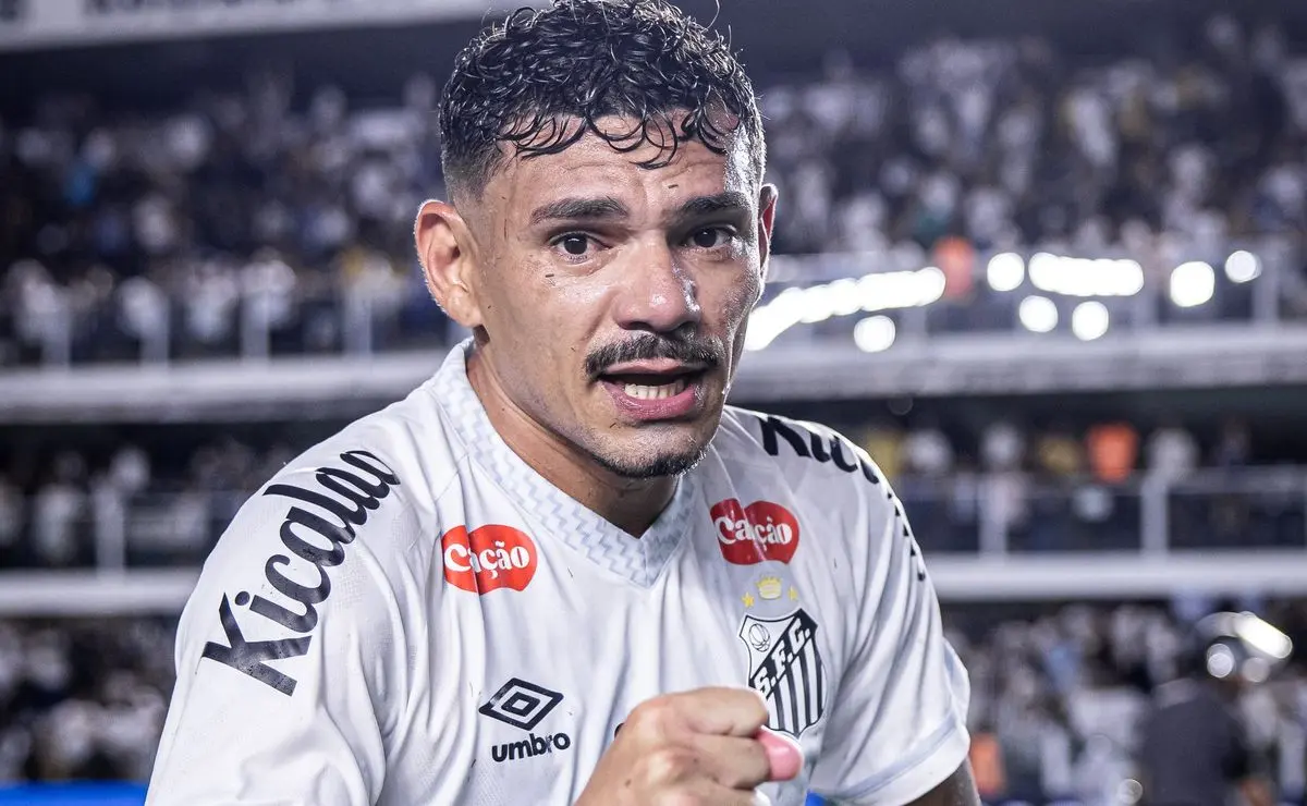 Tiquinho Soares perde espaço com Vojvoda e futuro no Santos é incerto Tiquinho Soares perde espaço com Vojvoda e futuro no Santos é incerto