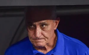 Tite assume o comando do Cruzeiro e reforça a união do elenco após críticas