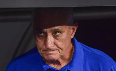 Tite assume o comando do Cruzeiro e reforça a união do elenco após críticas