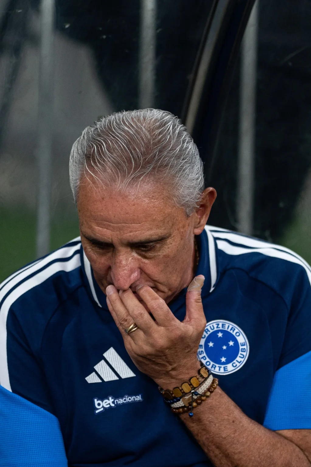 Tite busca reação no Cruzeiro em cenário de pressão, lanterna e risco de eliminação