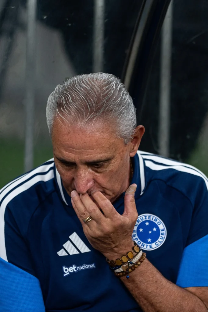 Tite busca reação no Cruzeiro em cenário de pressão, lanterna e risco de eliminação