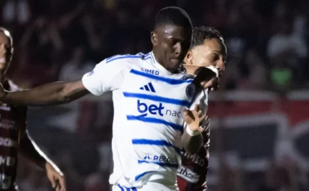 Tite consola Néiser Villarreal e gesto é bem visto na vitória do Cruzeiro Tite consola Néiser Villarreal e gesto é bem visto na vitória do Cruzeiro