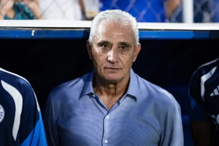 Tite exalta evolução do Cruzeiro sob pressão: "Vitória com desempenho"