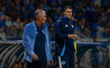 Tite expõe razão de desentendimento com o filho em partida do Cruzeiro: “Eu não vou permitir”