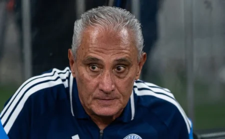Tite ignora críticas e prioriza Campeonato Mineiro com apoio do elenco no Cruzeiro