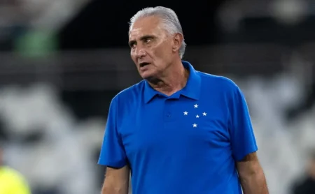 Tite pede mais maturidade ao elenco do Cruzeiro após gols sofridos em jogos recentes