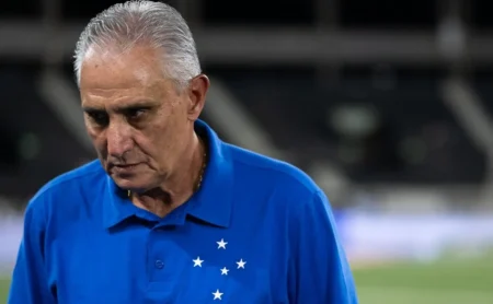 Tite é vaiado em Patos de Minas antes de URT x Cruzeiro