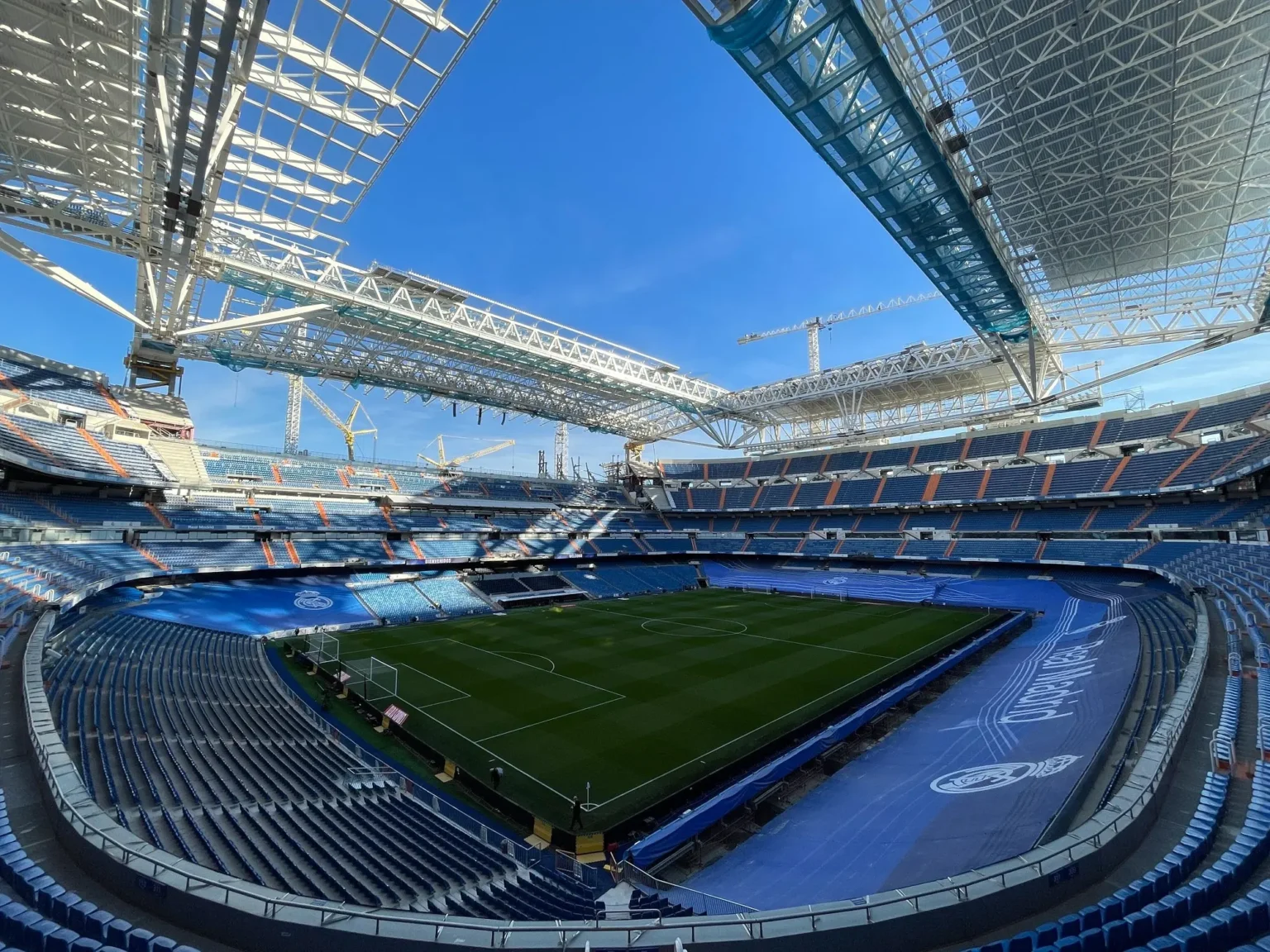 Torcida do Real Madrid prepara mosaico contra o racismo após denúncia envolvendo Vini Jr.