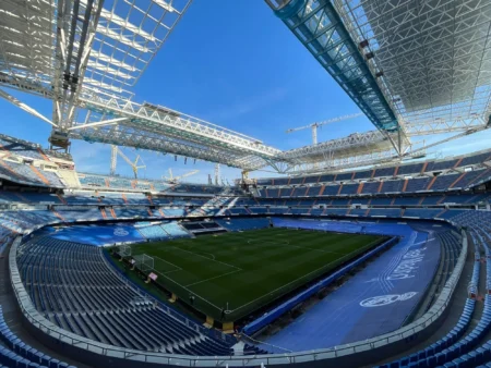 Torcida do Real Madrid prepara mosaico contra o racismo após denúncia envolvendo Vini Jr.