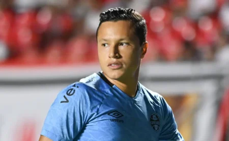 Torcida do Grêmio critica Natanael por entrada dura em Marlon: "Quase quebra..."