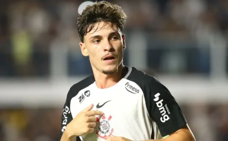 Torcida do Flamengo critica Bidon após lance polêmico com Carrascal