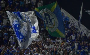 Torcida Organizada Máfia Azul exige saída de Tite do Cruzeiro após reunião Torcida Organizada Máfia Azul exige saída de Tite do Cruzeiro após reunião