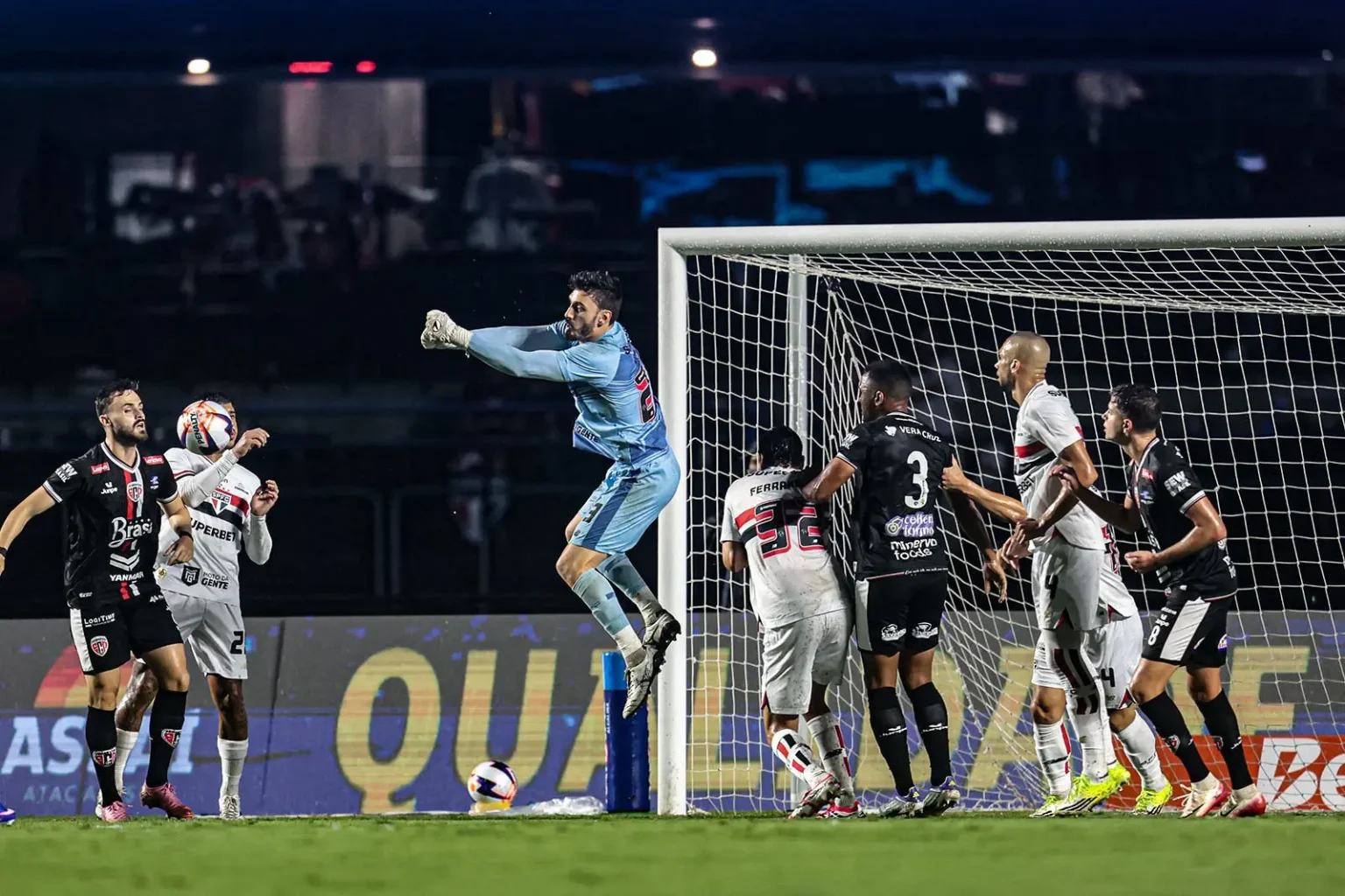 Um goleiro decisivo: a visão de Crespo sobre Rafael, rumo ao bicentenário pelo São Paulo "Um goleiro decisivo": a visão de Crespo sobre Rafael, rumo ao bicentenário pelo São Paulo
