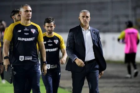 União e estabilidade: Crespo celebra vaga do São Paulo e reforça busca por reforços "União e estabilidade": Crespo celebra vaga do São Paulo e reforça busca por reforços