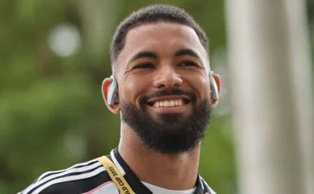 Vasco analisa contratação de Douglas Luiz, que aceita retorno ao Brasil a pedido de Renato Gaúcho Vasco analisa contratação de Douglas Luiz, que aceita retorno ao Brasil a pedido de Renato Gaúcho