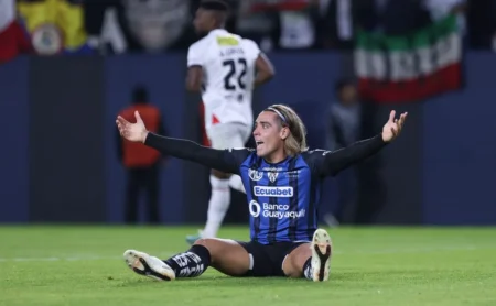 Vasco anuncia Claudio Spinelli e aposta em atacante com números modestos na carreira