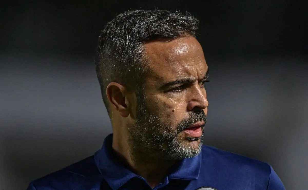 Vasco: Artur Jorge é o escolhido para substituir Diniz, mas negociações são delicadas Vasco: Artur Jorge é o escolhido para substituir Diniz, mas negociações são delicadas