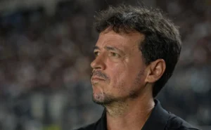 Vasco busca primeira vitória no Brasileirão contra a Chapecoense em confronto equilibrado
