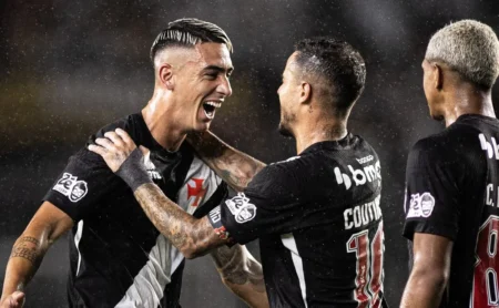 Vasco define relacionados e terá titulares no clássico contra o Botafogo.