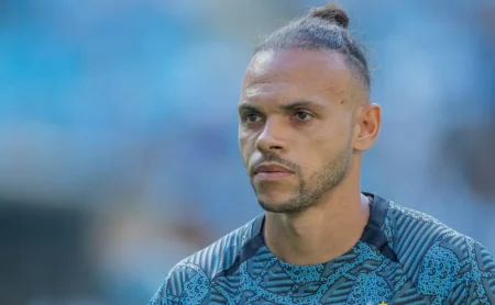 Vasco demonstra interesse em Braithwaite e Grêmio não deve impedir sua saída