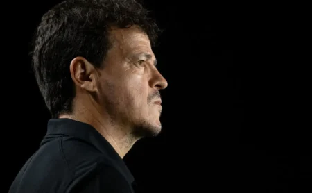 Vasco diminui custos, lida com limite orçamentário e evita reforços onerosos para volante