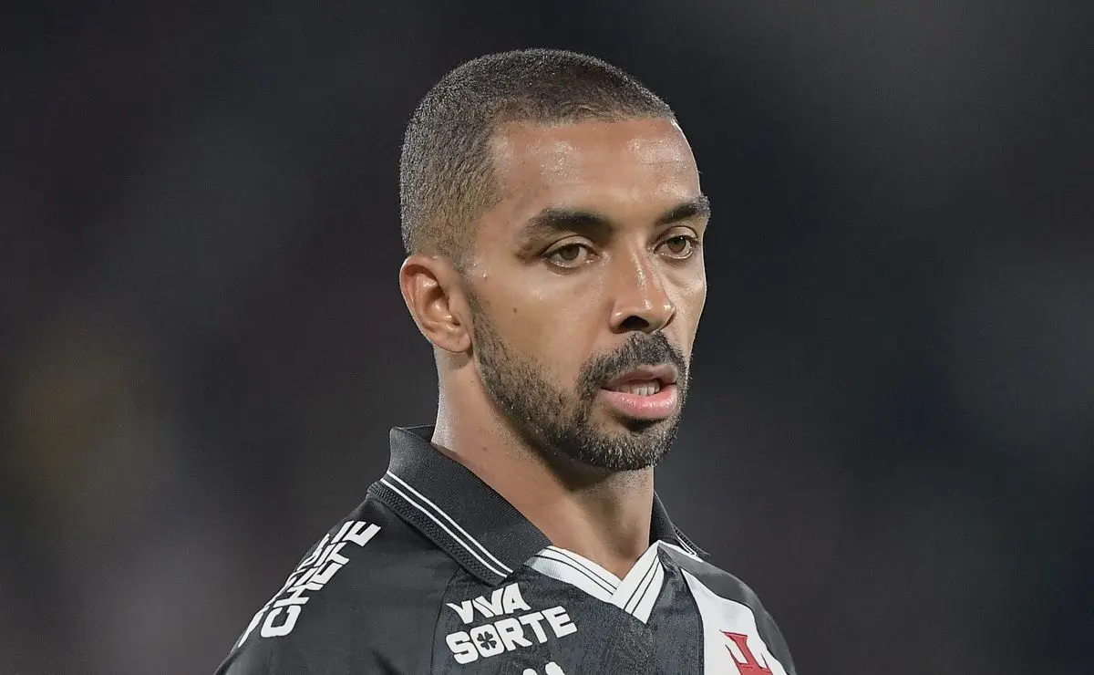 Vasco estipula valor elevado para venda de Paulo Henrique e exige 10 milhões de euros pelo lateral. Vasco estipula valor elevado para venda de Paulo Henrique e exige 10 milhões de euros pelo lateral.